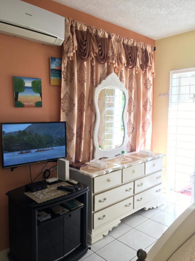 #D1 Castle Studio Wifi King Bed Ocho Rios Jamaica Exterior photo